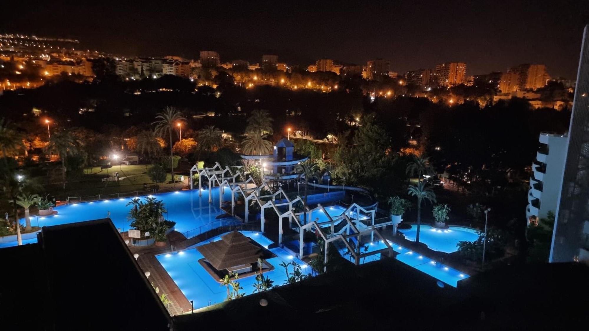 Benalbeach. Espectacular Terraza, Vistas Al Mar. بينالماذينا المظهر الخارجي الصورة