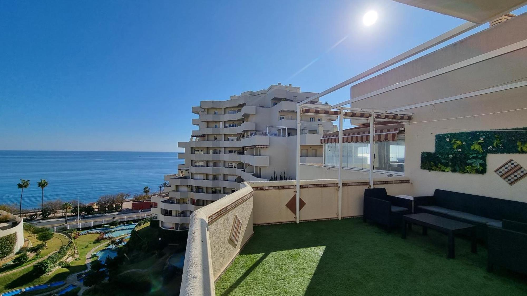 Benalbeach. Espectacular Terraza, Vistas Al Mar. بينالماذينا المظهر الخارجي الصورة