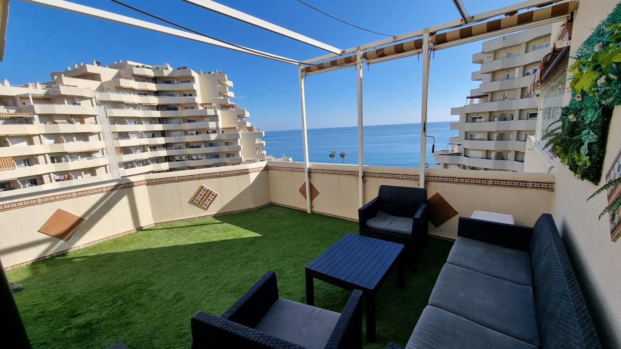 Benalbeach. Espectacular Terraza, Vistas Al Mar. بينالماذينا المظهر الخارجي الصورة